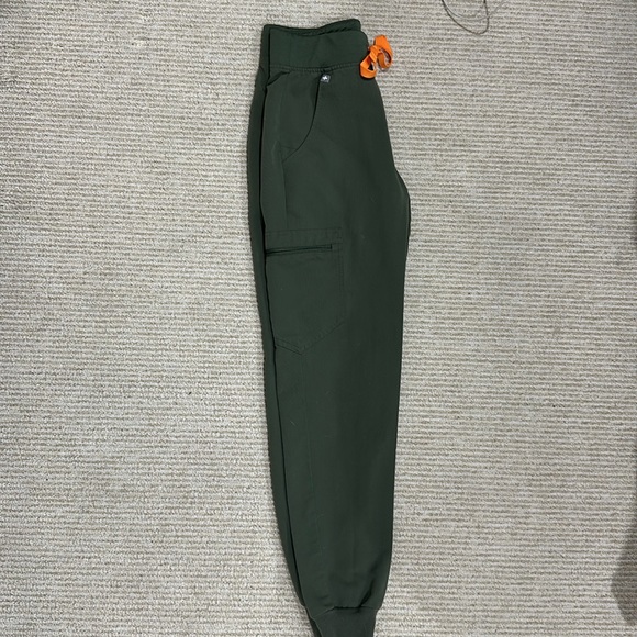 COPY - FIGS jogger scrub pants. - Picture 3 of 5